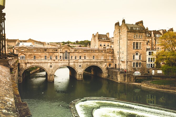 2-Day Windsor, Stonehenge, Bath & Oxford Tour Including Admission - Day 2: Bath Abbey Streets, Castle Combe Pictures, and Oxford Freedom