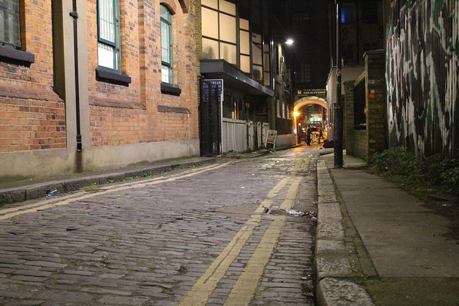 2-Hour Jack the Ripper Small Group Walking Tour in London - What makes the guides’ style stand out (and what to do with your questions)