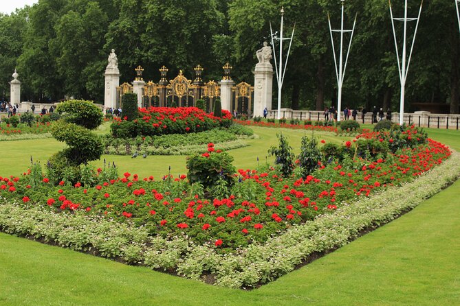 2 Hour Walking Tour from Buckingham Palace to Big Ben - Clarence House and St James’s Palace: the older royal layer
