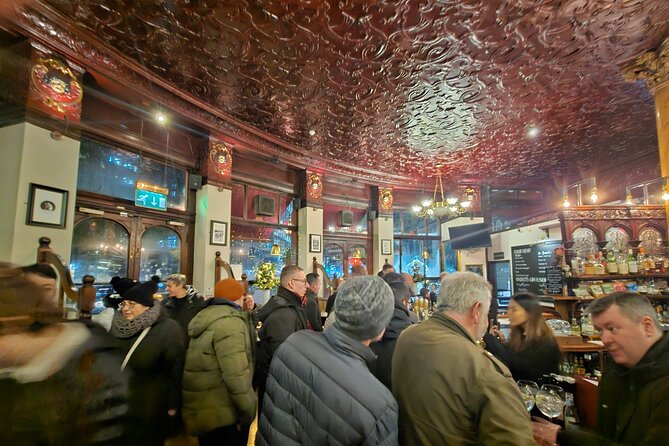 3-Hour Historic Pub Experience in London - Temple district: Common Law on foot