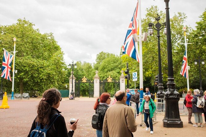 3-Hour Private Guided Walking Tour of London - Trafalgar Square to Covent Garden to Piccadilly Circus: Landmarks With Street-Level Life