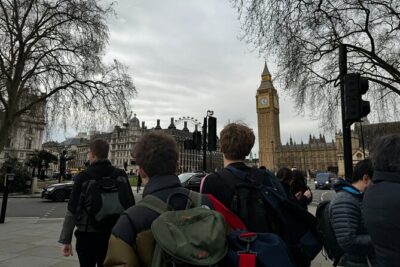 30 Major London Attractions Walking Tour With Photos - That park detour with pelicans and a cafe-style break