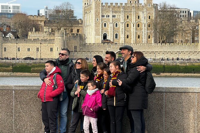 30 Major London Attractions Walking Tour With Photos - Piccadilly Circus and Leicester Square: lights, signs, and instant buzz