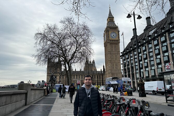 30 Major London Attractions Walking Tour With Photos - Trafalgar Square: Nelson, lions, and the classic meet-up view