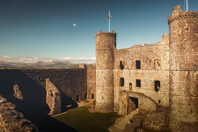 5-Day Discover Wales Small-Group Tour from London - Day 2: Snowdonia-Eryri and Harlech Castle with its sea-and-mountain views