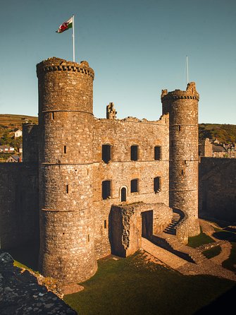 5-Day Discover Wales Small-Group Tour from London - Day 4: Pembrokeshire Coast National Park, St Davids, and medieval walls