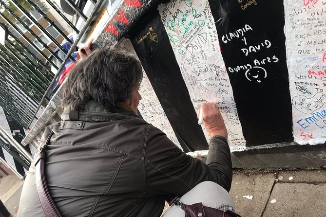 A Beatles London taxi tour and sightseeing experience - Montagu Square: Ringo, Paul, John, and Yoko in Georgian stone