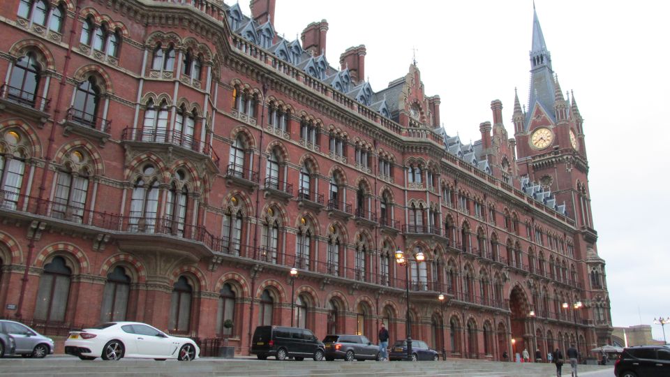 A Muggle's Guide to London: Harry Potter Walking Tour - Meeting at Temple Underground and setting the tempo