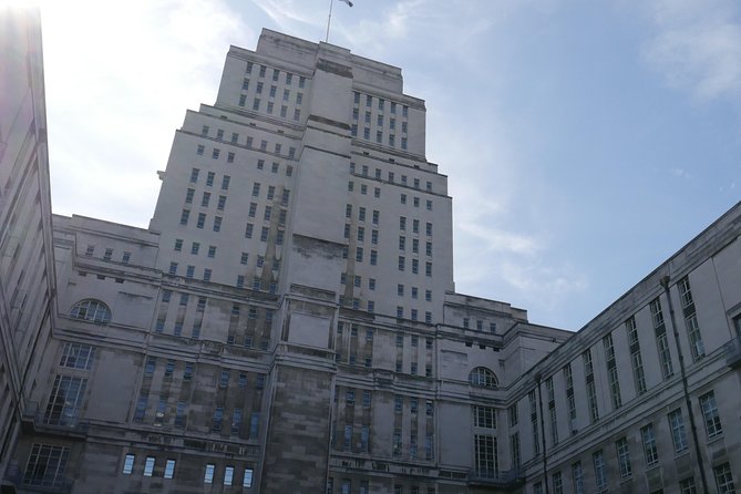 Agatha Christie London Walking Tour - Tips to find the group and avoid a frustrating start