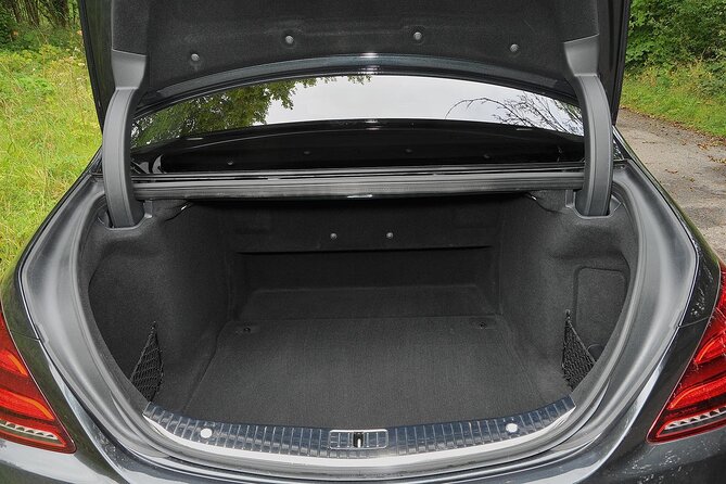 Arrival by Luxury Car from Heathrow Airport LHR to Central London - Price and value: what you’re really paying for at $139.46 per person