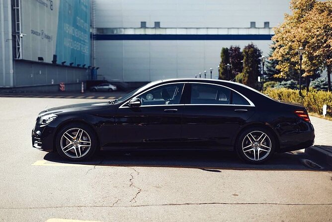 Arrival Transfer: London Airport LHR to London by Business Car - Heathrow arrivals without the first-day maze