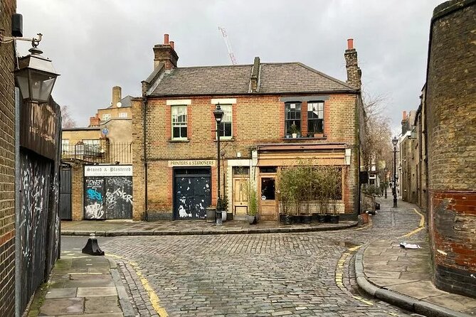 Authentic London Sunday Markets with a Londoner - Brick Lane: vintage, thrift halls, and the best cheap eats