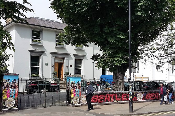 Beatles and Rock Superstars - Private Taxi Tour with Hotel Pickup - Stop 1: Abbey Road Studios and the zebra crossing in 30 minutes