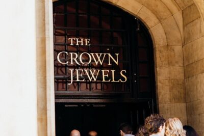 Best of London Tour - Crown Jewels, River Cruise & History Walk - Crown Jewels viewing: prime position, not a scramble