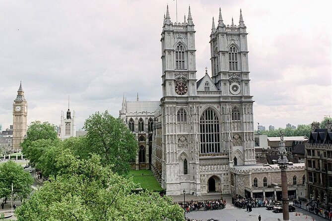 Best of Westminster Abbey with Upper Gallery & Buckingham Palace - The main Abbey visit: stories, the monarchy’s settings, and Magna Carta