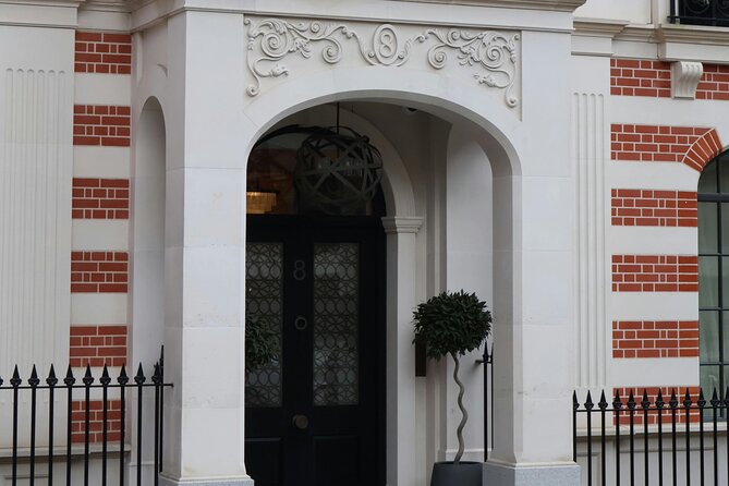 Bridgerton Tour in London - Grosvenor Square: stepping into the look and feel of high society