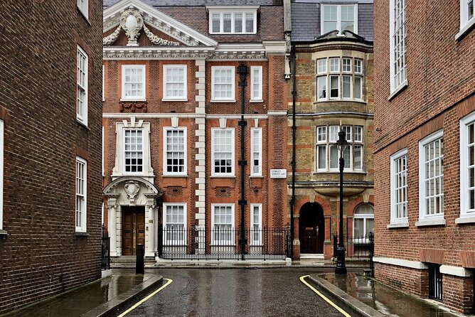 Bridgerton Tour in London - Burlington House: Royal Academy and scientific societies in the same setting