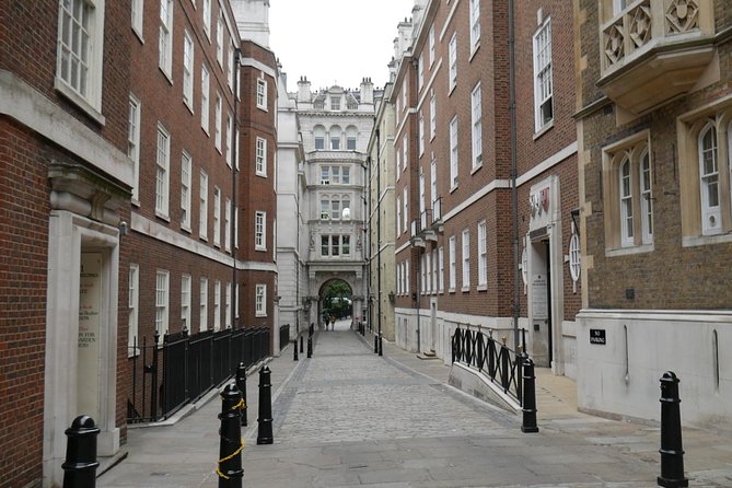 Bridget Jones Walking Tour of Locations - Royal Courts of Justice: a zebra crossing and the ciggies shop scene