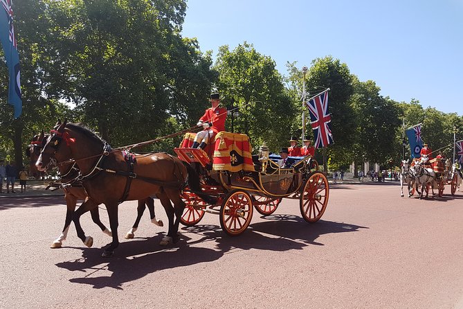 British Royalty walking tour including The Changing Of The Guard! - Price of $28.98: what you get for the money