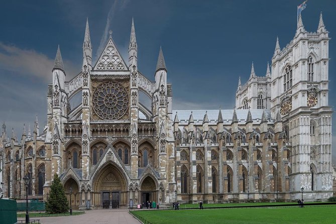 British Royalty & Westminster Abbey Tour - Buckingham Palace, Green Park, and the Changing of the Guard