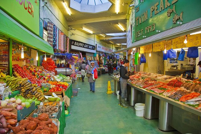 Brixton Market Tour with African and Caribbean Cuisine - Stop 1: David Bowie Memorial Photo Time and a Music-Spot Welcome