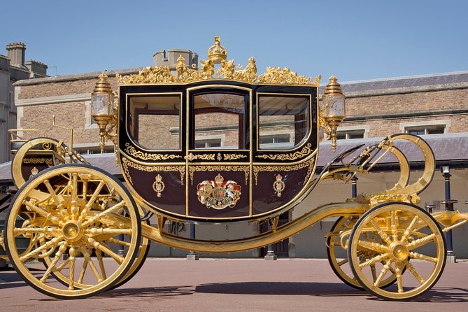 Buckingham Palace: Admission ticket to The Royal Mews - Multimedia guide vs a live guide: how you get the story