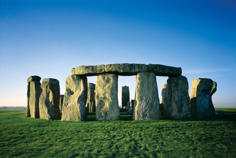 Buckingham Palace and Stonehenge Tour - Inside the State Rooms, Plus the South Garden Exit