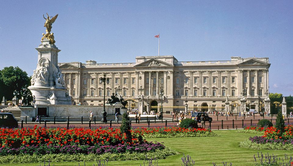 Buckingham Palace and Stonehenge Tour - Off to Stonehenge by Coach: Timing, Audio Guide, and Freedom