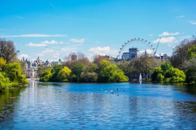 Buckingham Palace, Changing of the Guard & Thames Boat Ride - Mayfair and Burlington Arcade: The London You See in Movies, Plus the Real Stuff