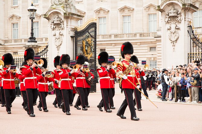 Buckingham Palace Entrance Ticket & Changing of the Guard Tour - Meet at Duke of York Column and Walk St James’s Park Like a Local