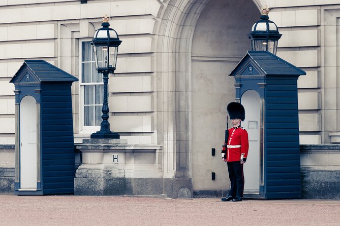 Buckingham Palace, St James Palace & Tea at Kensington Palace - Wellington Arch and Apsley House: power in stone, then power in interiors