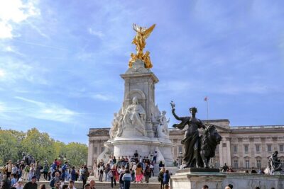 Buckingham Palace: Walking Tour with Entry & Audio Guide - Buckingham Palace entry: the guide’s job ends at the door