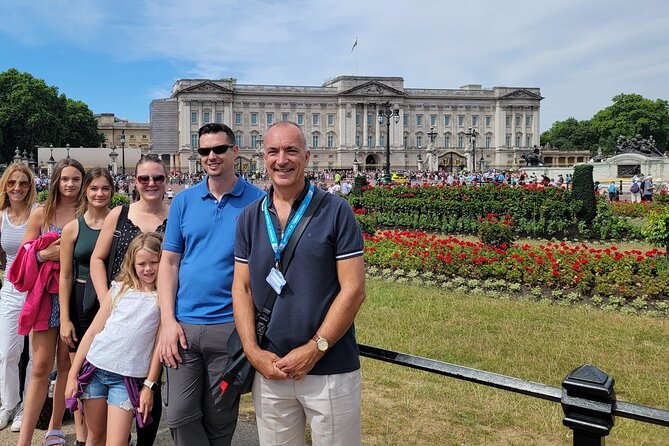 Buckingham Palace: Walking Tour with Entry & Audio Guide - The King’s Tour Artists exhibition add-on (2025 only)