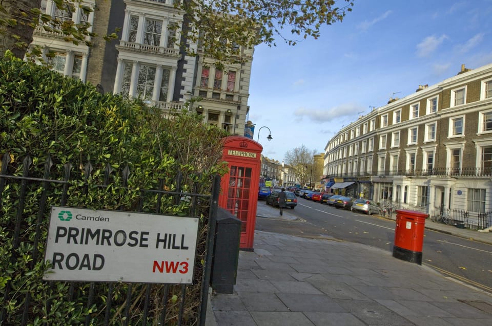 Camden Pub and Walking Tour - Camden High Road: Souvenir Shops, Tourists, and Why It Works