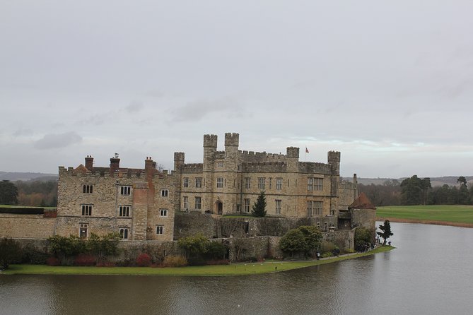 Canterbury Cathedral, Leeds Castle and Dover Castle Private Tour - Leeds Castle and Moat Punting: Queens, Henry VIII, and a Relaxed Float