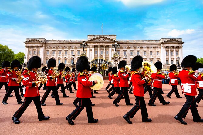 Changing of Guards, Big Ben, Tower of London, Beefeaters & Cruise - Tower of London + Beefeater audience: fortress stories start before you enter