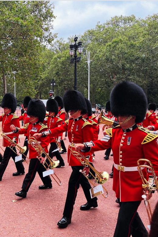 Changing of the Guard at Buckingham Palace - FAQ
