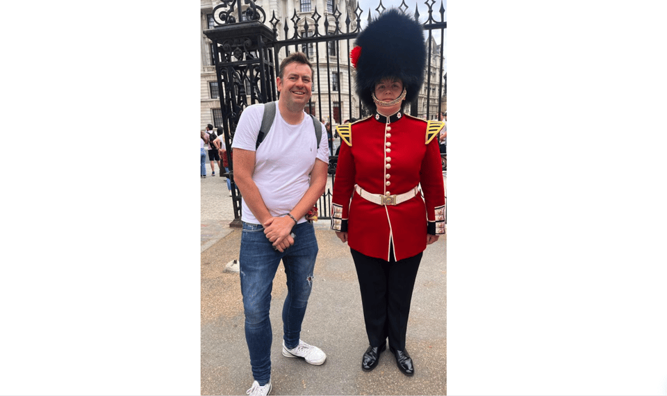 Changing of the Guard at Buckingham Palace - Meeting at the Duchy of Cornwall: quick start by Buckingham Gate