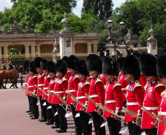 Changing of the Guard Experience in London - Houses of Parliament and Parliament Square: where politics sets the scene