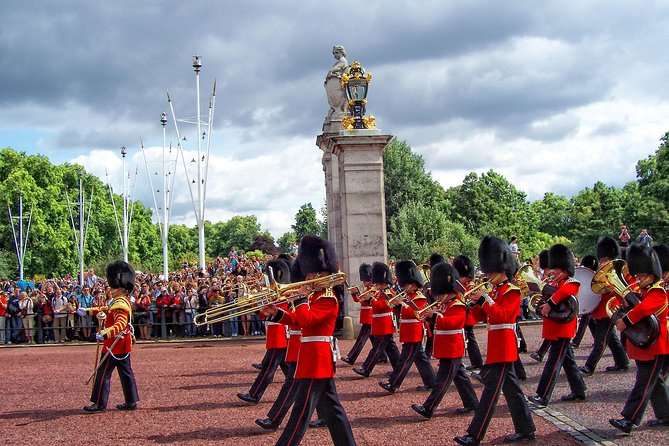 Changing of the Guard Guided Walking Tour Semi-Private 12ppl Max - Practical Logistics: Meeting Point, End Point, and Real-World Timing