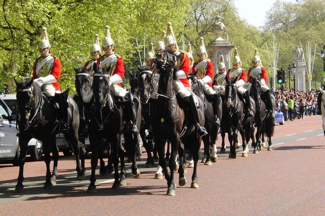 Changing of the Guard Guided Walking Tour Semi-Private 12ppl Max - Who Should Book This Tour (and Who Might Skip It)