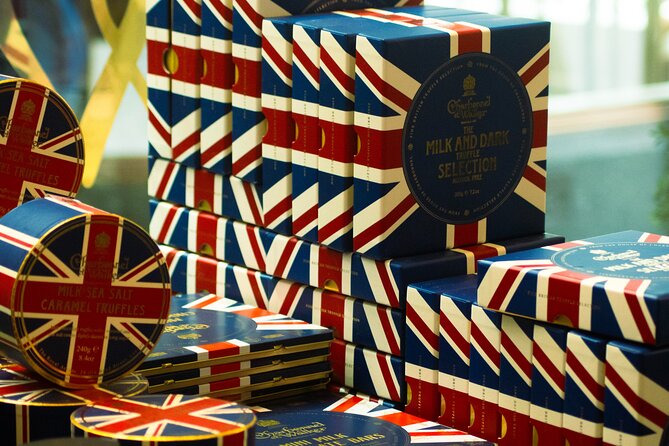 Changing of the Guard & Royal Food Tour with 15+ Tastings - Fortnum & Mason: 30 minutes of classic British shopping-food history