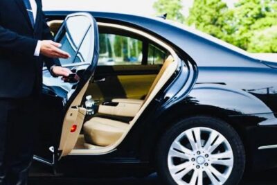 Chauffeur Service For Airport Transfers in London 2025 - Price and timing: what $427.03 buys you