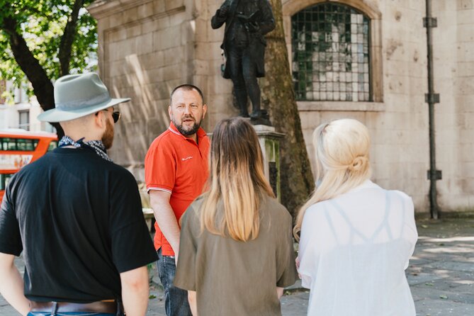 City of London Historic Walking Tour (With Rooftop Visit<em>) – Key things you’ll remember’ /></p>
<ul>
<li><strong>A 3-hour route built around the City’s oldest layers</strong> so you see Roman-era traces alongside major modern landmarks</li>
<li><strong>Wren churches with World War II scars and classic London architecture</strong> plus the stories behind them</li>
<li><strong>Temple Bar and the boundary idea of the City</strong> explained in a way that makes the geography feel real</li>
<li><strong>Fleet Street energy and classic bookish stops</strong> tied to journalism and Sweeney Todd-area lore</li>
<li><strong>Bank of England vault stories and Monument views</strong> that give you a different angle on London power</li>
<li><strong>Garden at 120 skyline finish (Sundays and Mondays)</strong> for a strong finale above the streets</li>
</ul>
<h2 id="a-3-hour-walk-through-2000-years-of-the-city-of-london">A 3-hour walk through 2,000 years of the City of London</h2>
<p><img width="669" height="446" decoding="async" src=