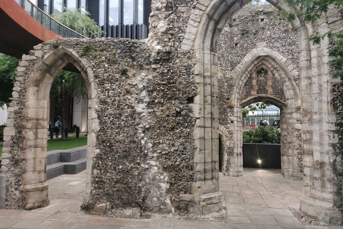 City of London History Tour: The Square Mile that Rose to Empire - Entering the Square Mile’s long story (Roman walls to empire)