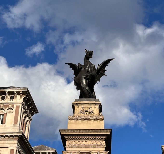 City of London Mystical and Dragons Walking Tour - The Pace: Quick Stops That Make Symbols Click