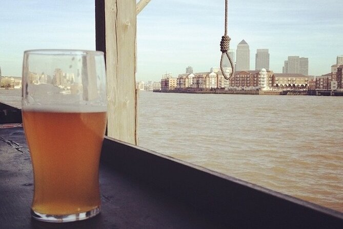 City & Secrets: Explore London's Hidden Gems - Tower Bridge and the Tower of London: iconic views, plus a reality check