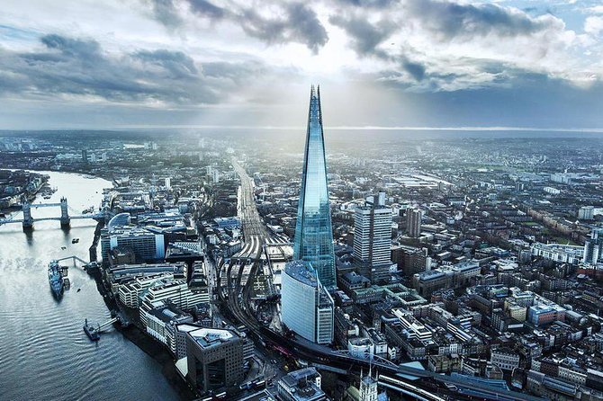 Combi Ticket: Westminster Walking Tour, River Cruise & The Shard - Buckingham Palace and Green Park: where the day’s stories start