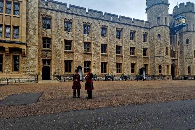 Crown Jewels Royal Secrets Scandals and Tower of London Tour - Pacing, meeting point, and how not to get lost