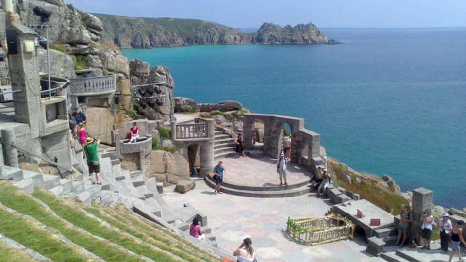 Devon and Cornwall: 5-Day Tour from London - From Victoria to Wessex: the 16-seat minicoach setup